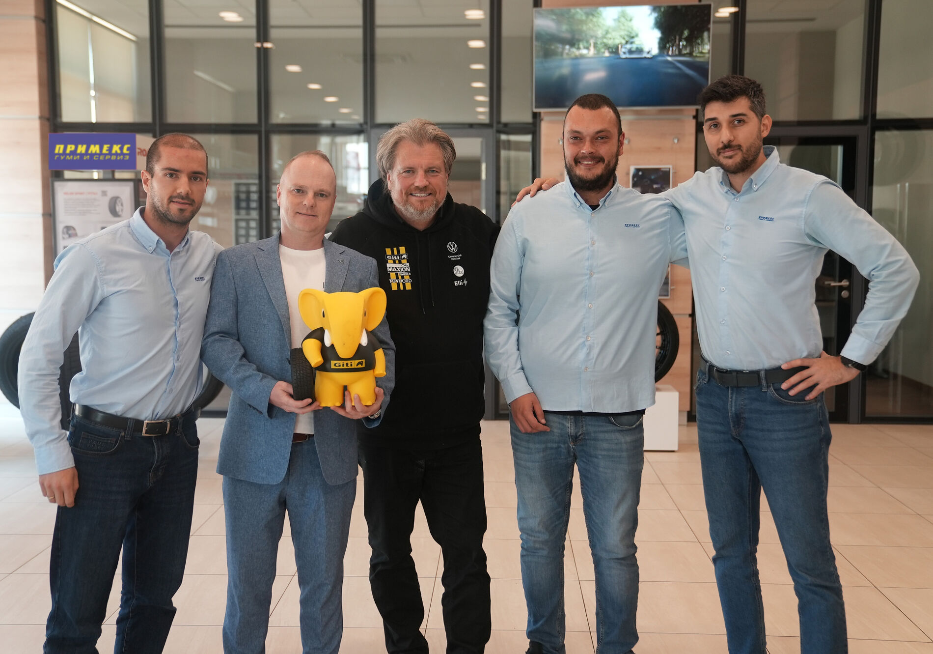 ПРИМЕКС посрещна опита за световен рекорд на ID. Buzz и Giti Tire